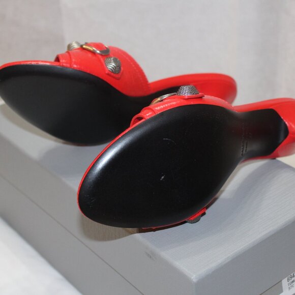 BALENCIAGA - Picture 4 of 7